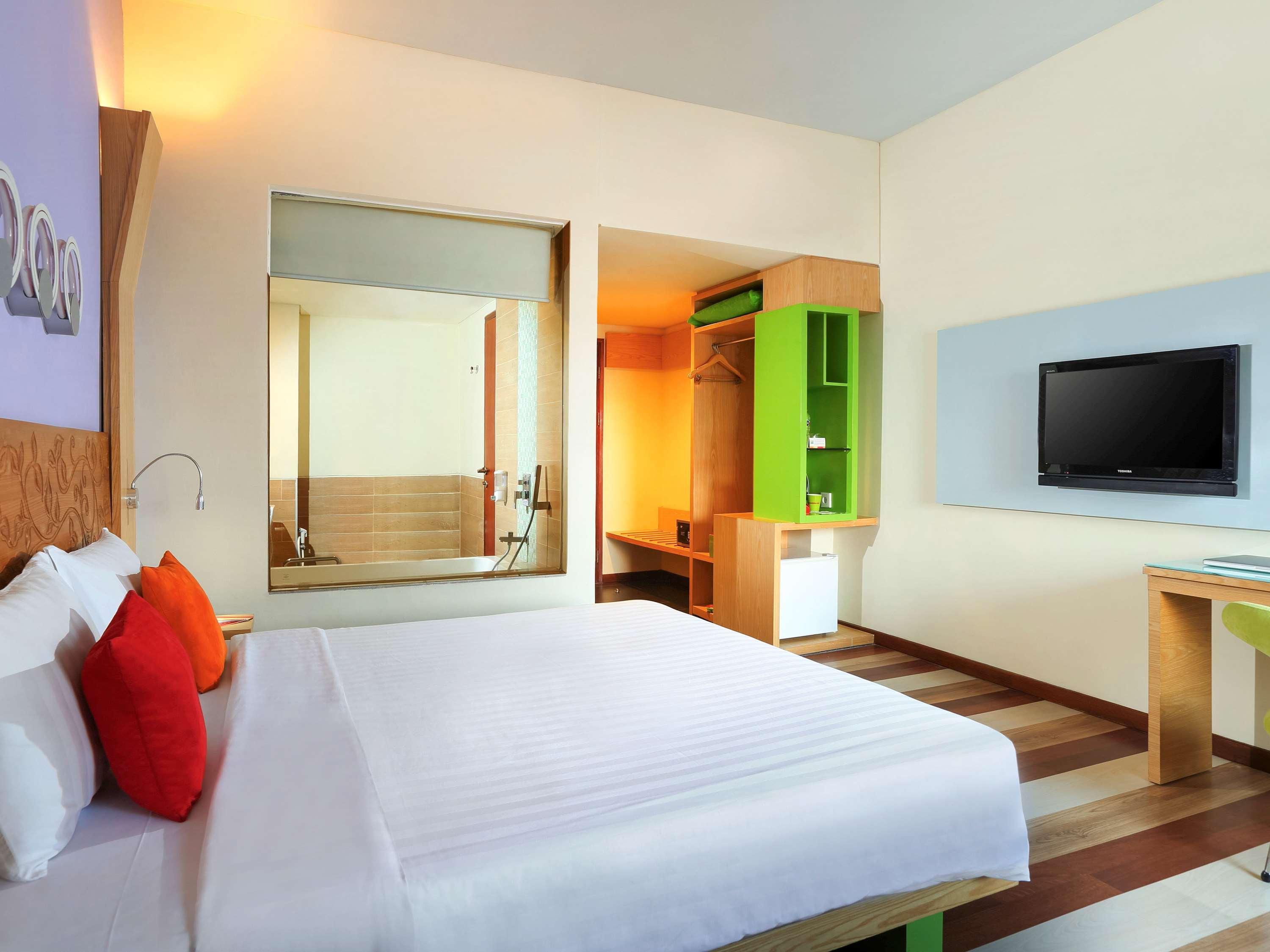 Ibis styles nha. Ибис Паттайя. Отель Ибис Пхукет. Ibis Pattaya.